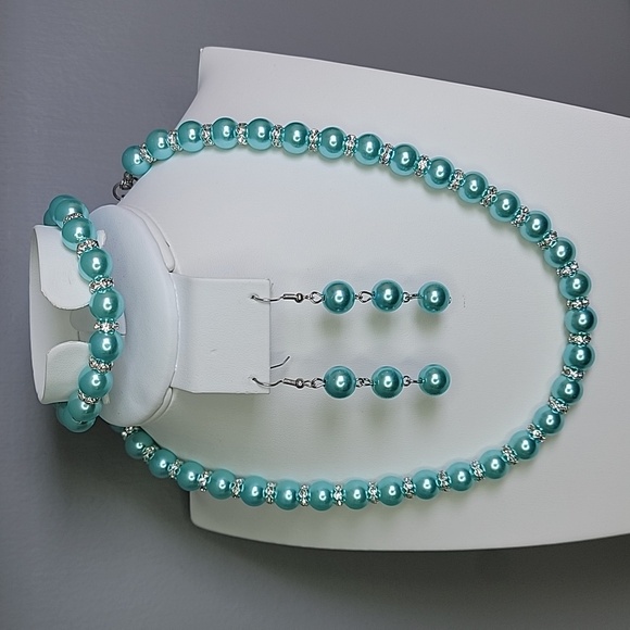 Beaded Jewelry Set Soft Teal Pearl Necklace Earrings Bracelet - Picture 9 of 10
